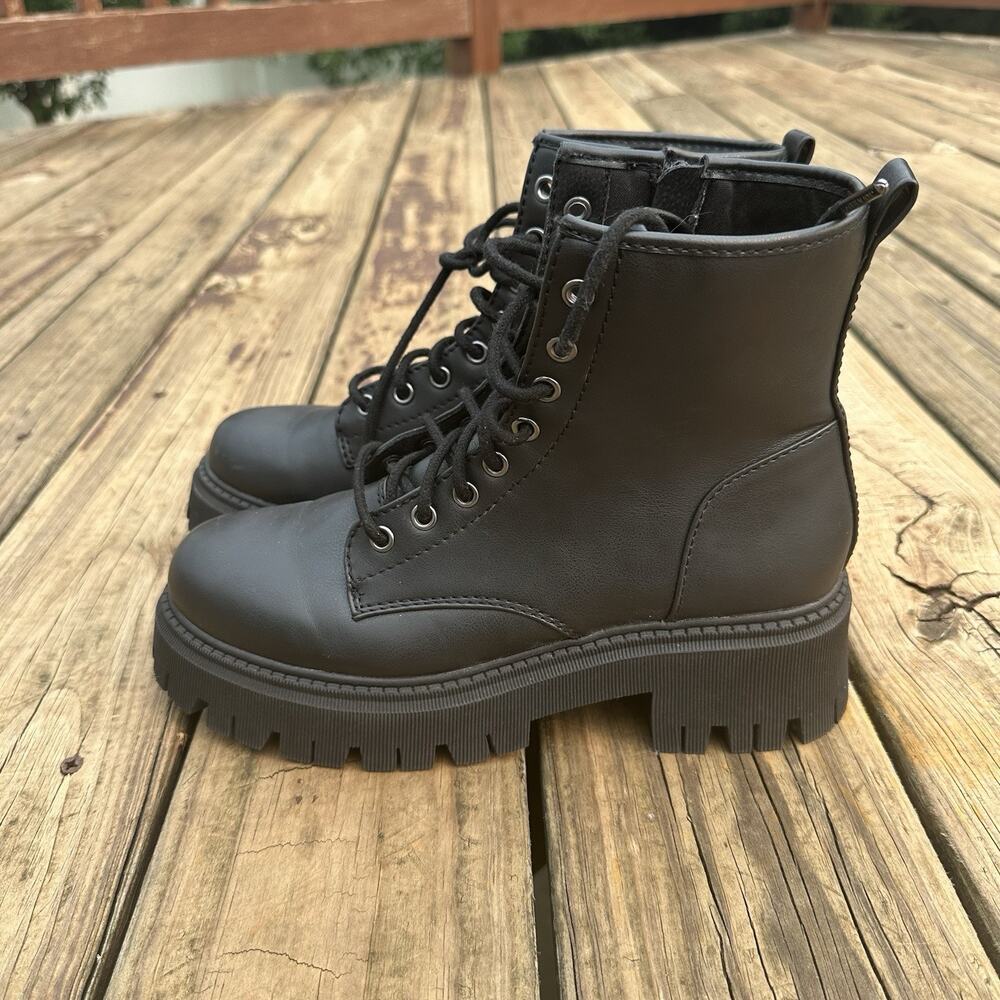 Steve Madden Women’s Black Platform Combat Boots US Size 9 Lace Up